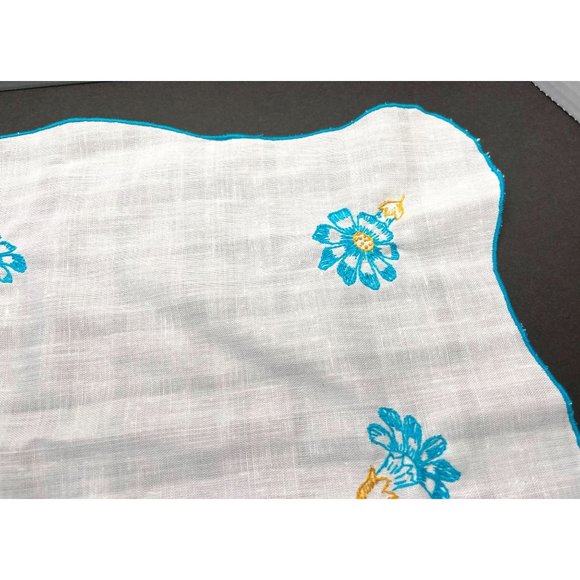 Linen Blue Flower Bouquet Placemat Vtg Hand Embroidered Flowers Mini Tablecloth - Picture 7 of 9